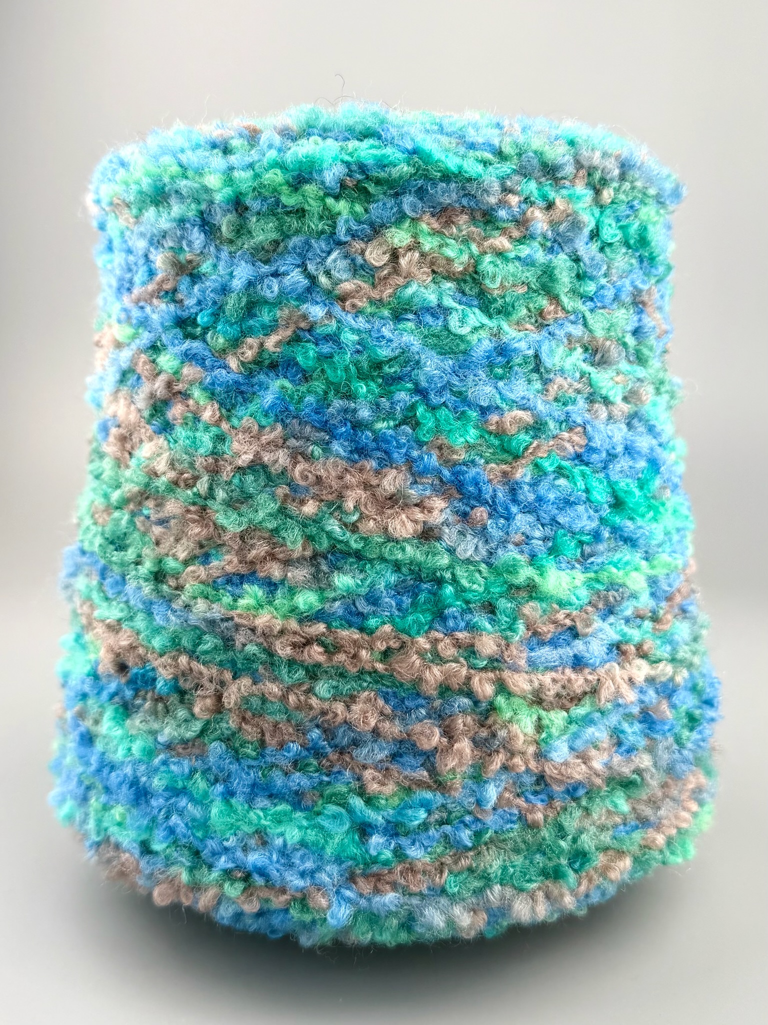 Corallo Bouclé 240m/100g – Lana Merino Extrafine e Seta con Elastan Melange Blu-Verde Pastello foto 2